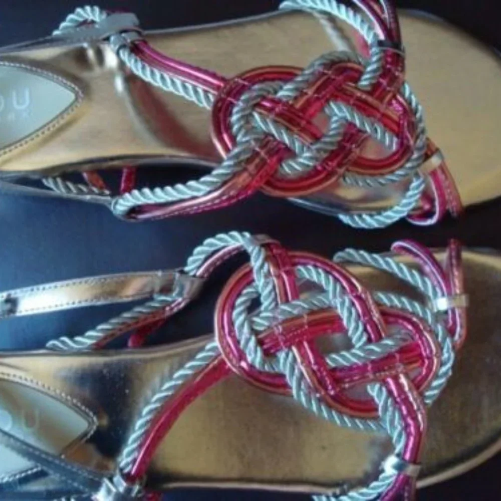 NWB CORAL METALLIC SANDALS SIZE 11M